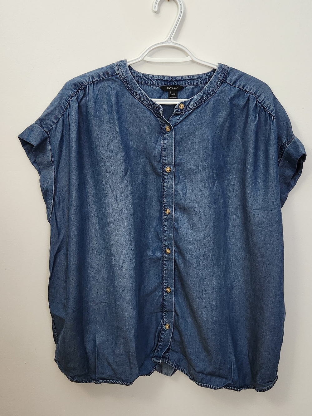 RW Co. Chambray Button-Front Short Sleeve Top